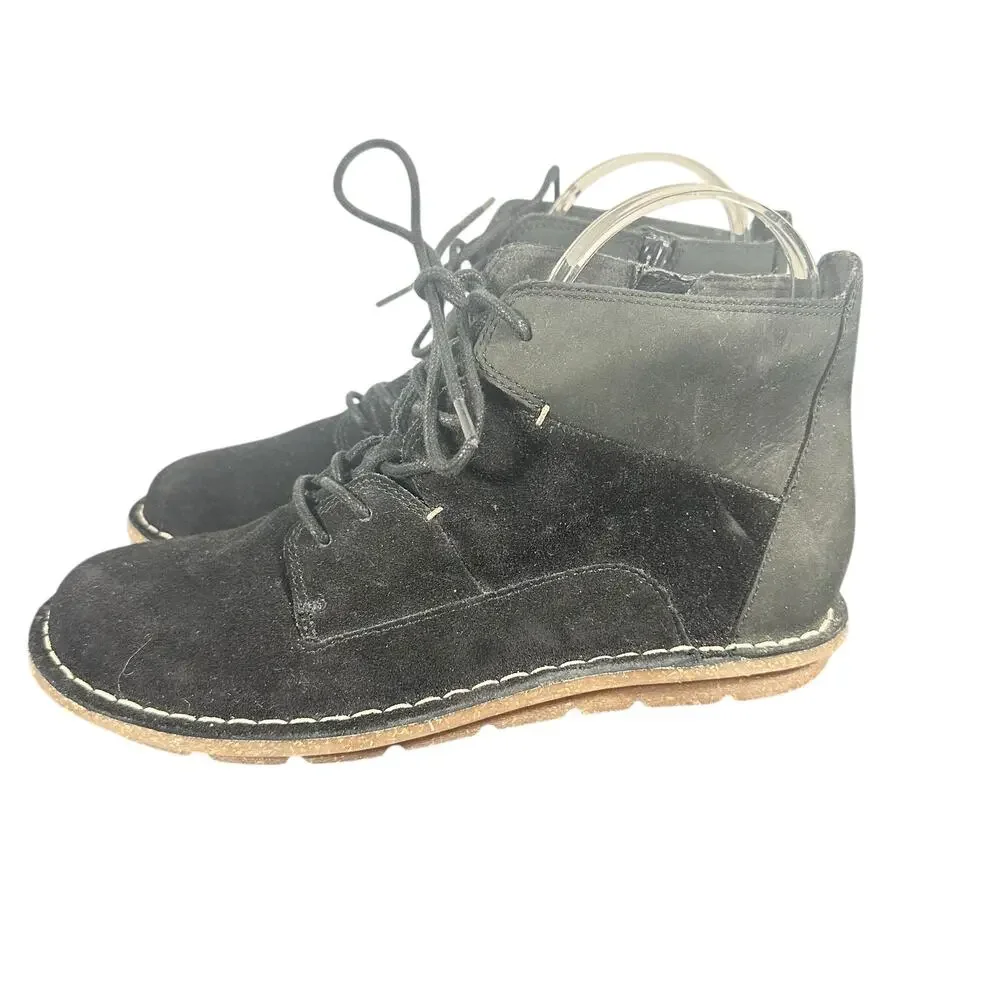 Clarks Women's Boots Size 7 US Suede Lace-Up Comfort Black Casual Ankle Shoes